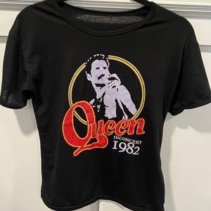 Queen concert shirt (no tag fits Women S)